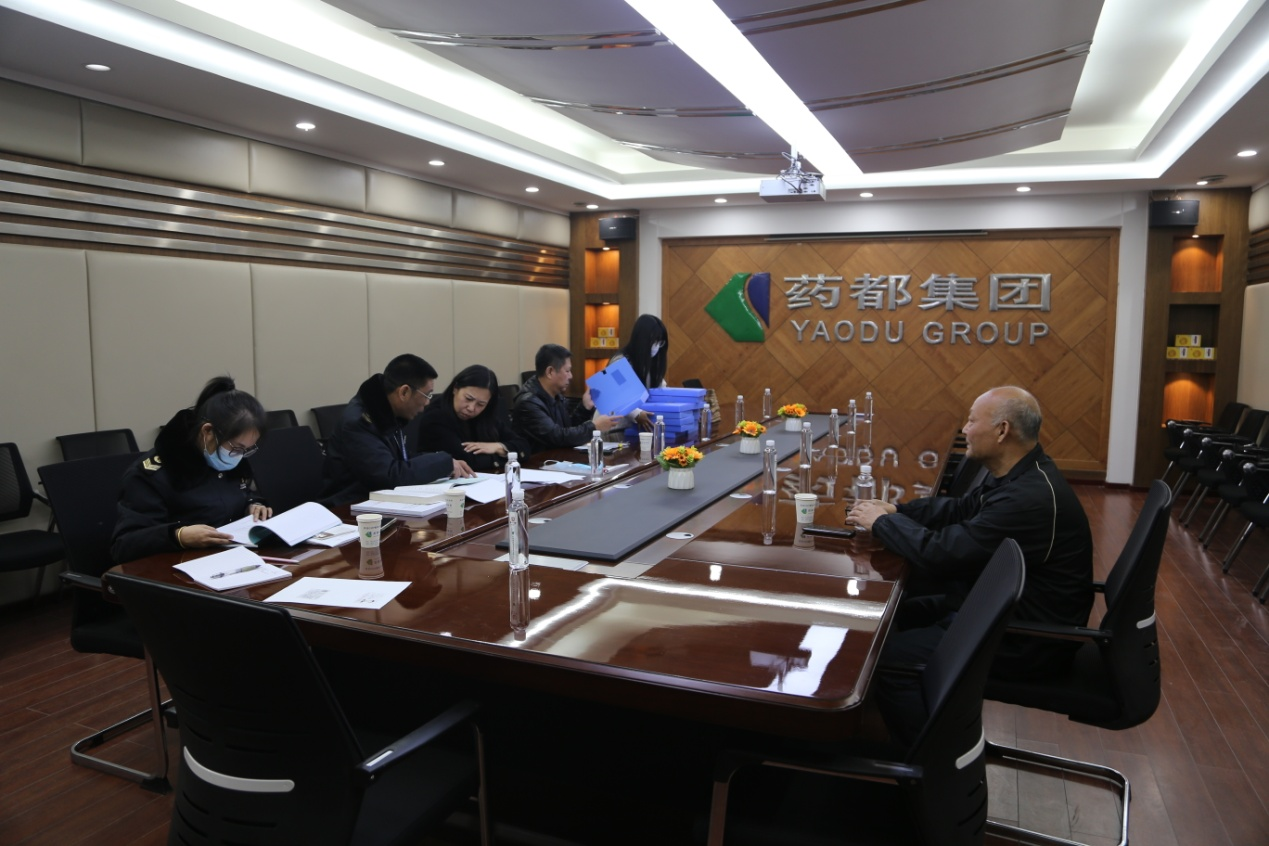安國市衛(wèi)生監(jiān)督所領(lǐng)導(dǎo)到藥都集團(tuán)檢查職業(yè)病危害風(fēng)險分類分級落實情況